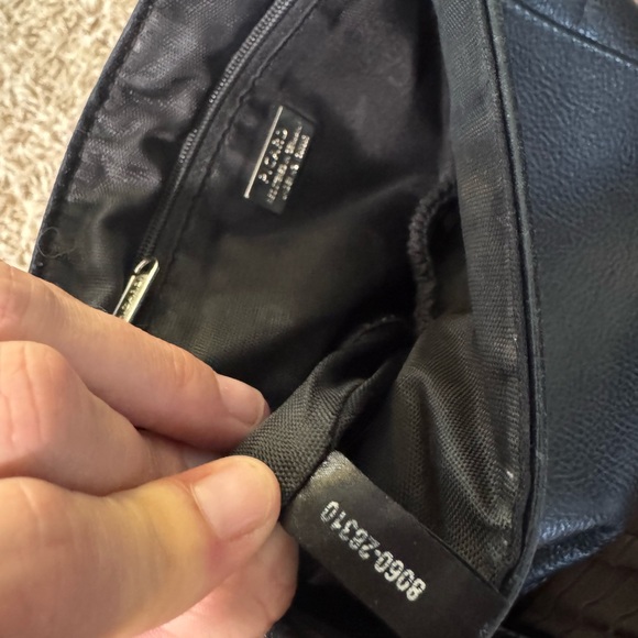 Picard Elegant Black Leather Crossbody Bag - Picture 11 of 16